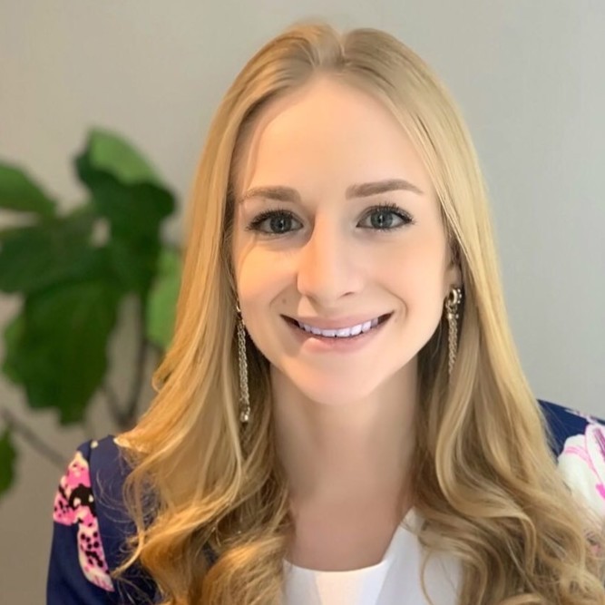 Headshot of Lauren Oliphant 