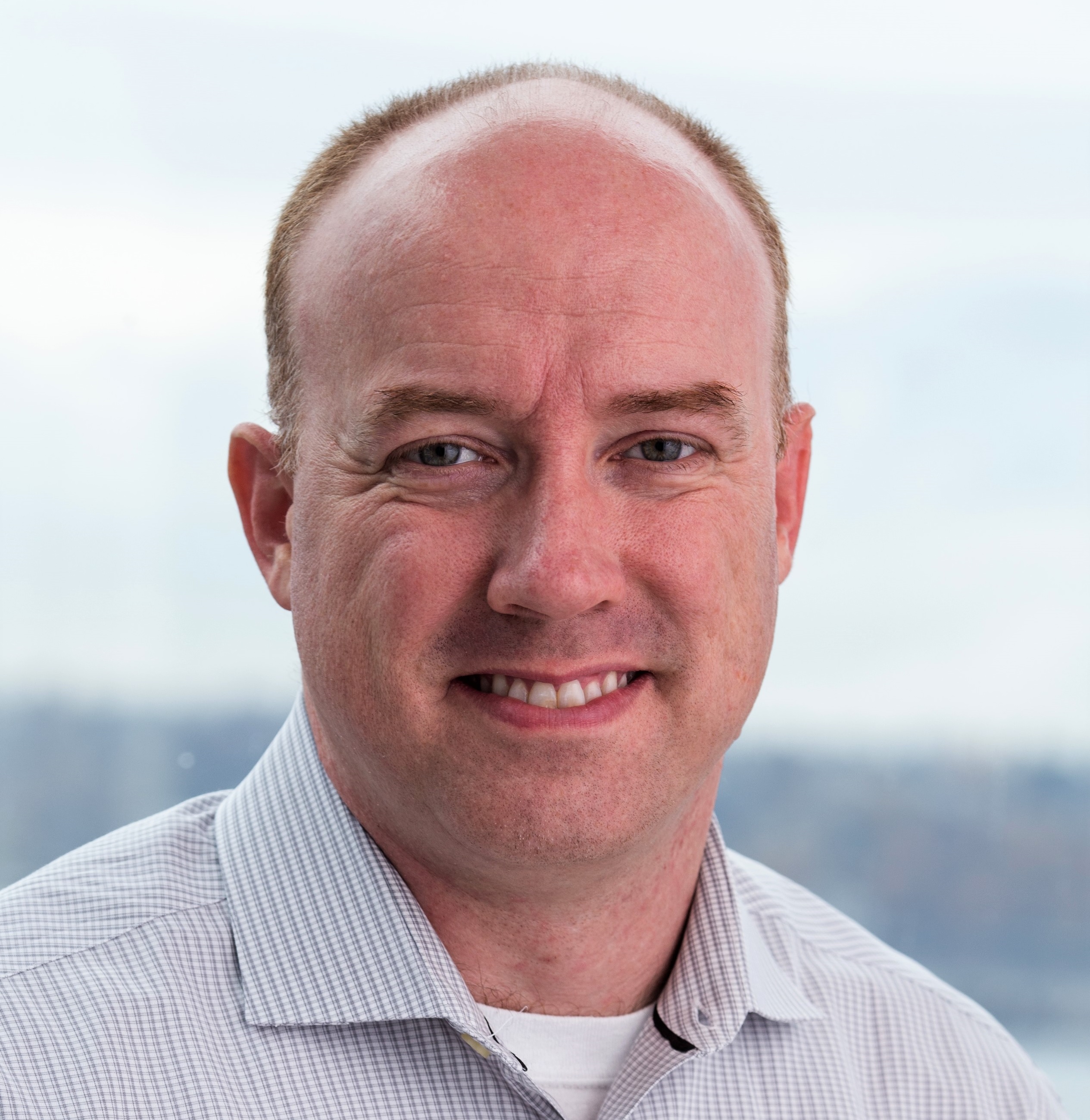 Lee Cox Headshot